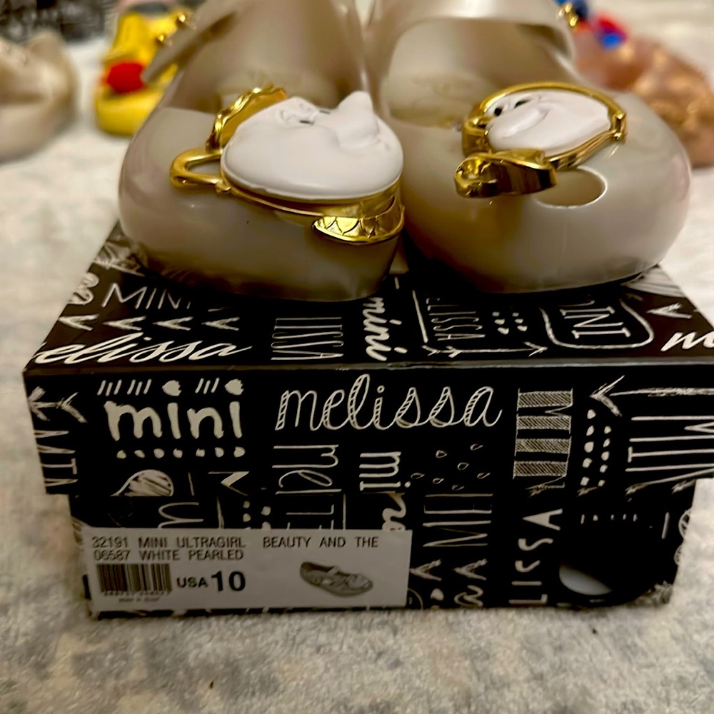Mini Melissa size 10